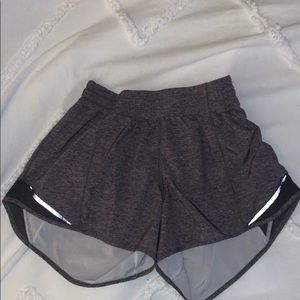 Lulu Lemon Hotty Hot Short II 4" Long size 6